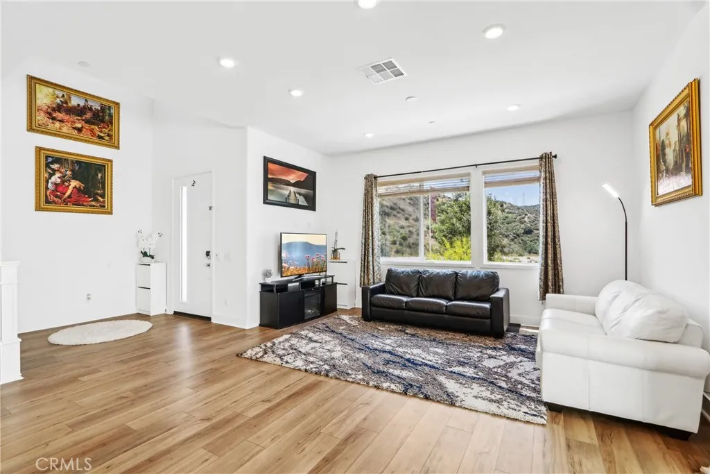 26720 Afton Lane, Valencia, California 91381 home-pic-2